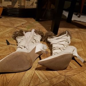 Suede boots off white